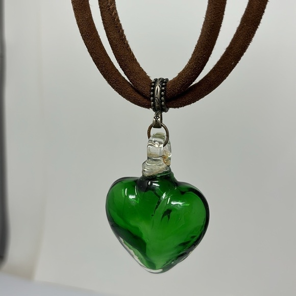Blown glass heart necklace - Picture 6 of 6